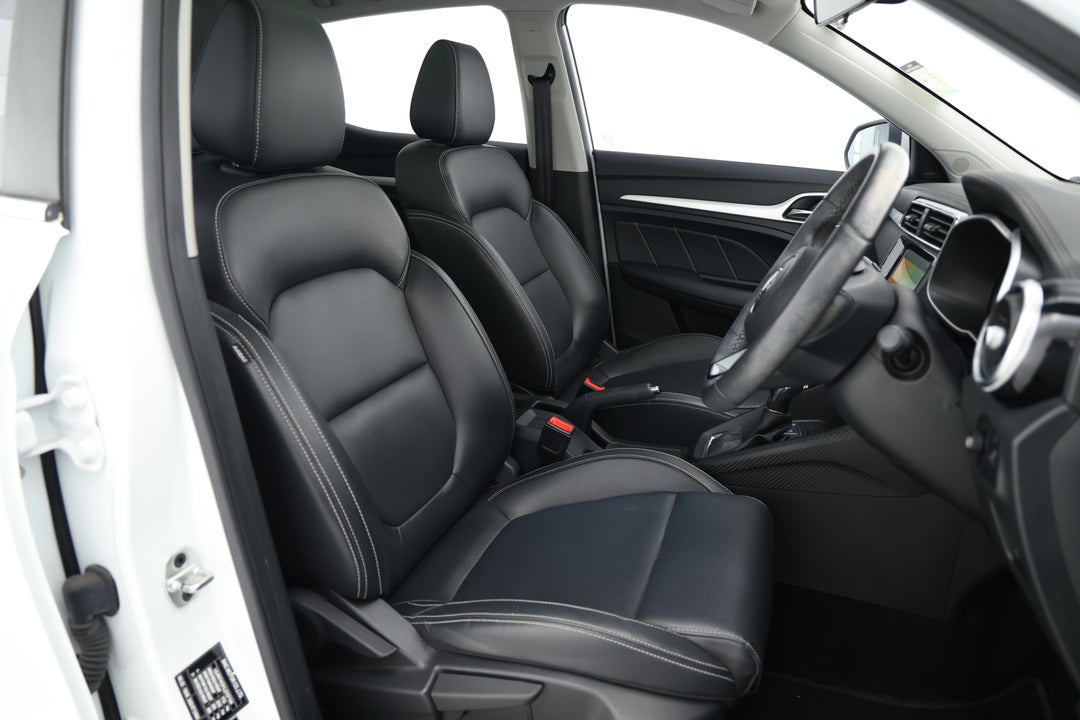 2020 MG ZS Essence, Automatic, 48662 km, Right Side Front Door Cabin View