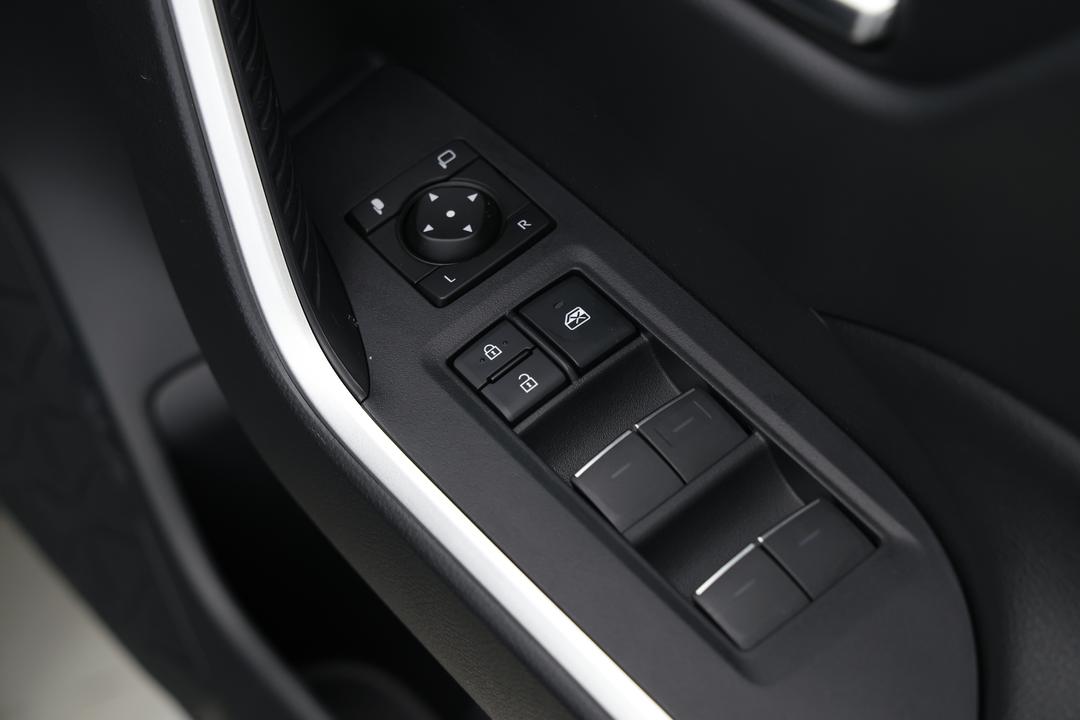 2025 Toyota RAV4 Gxl (AWD) Hybrid, Automatic, 13051 km, Drivers Side Door Panel Controls