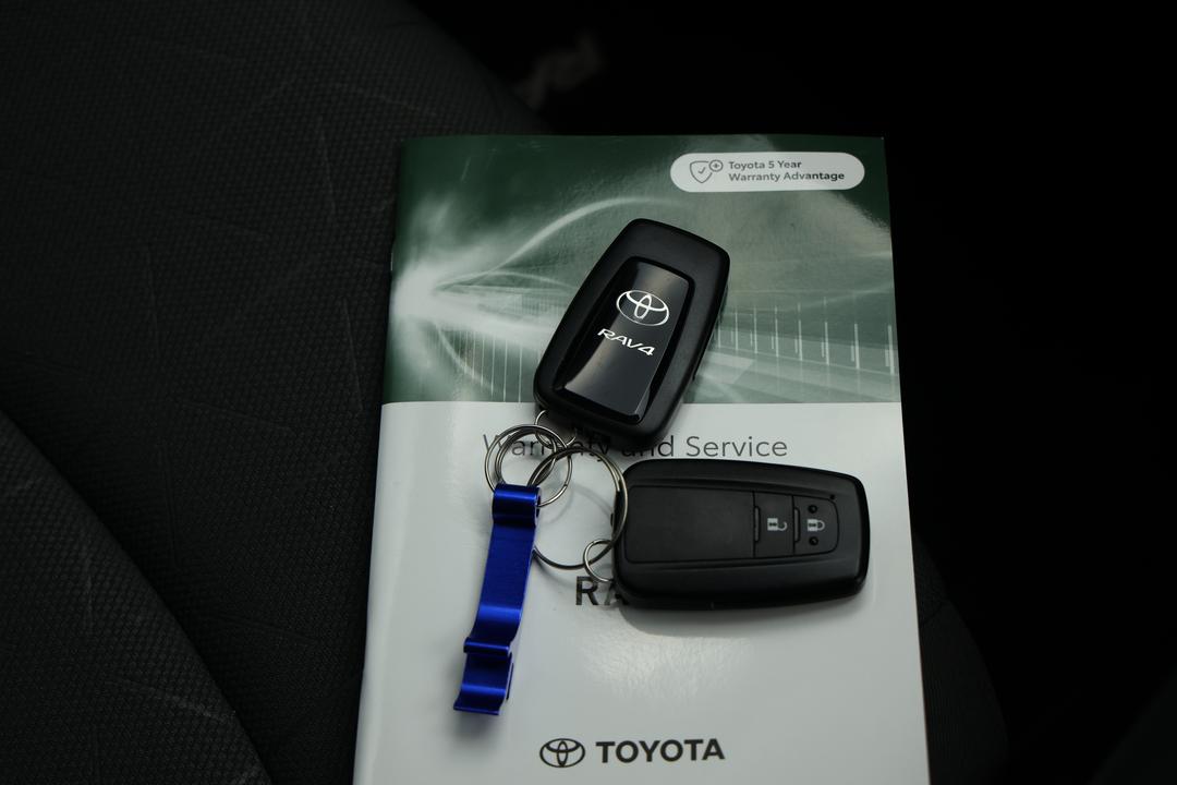 2025 Toyota RAV4 Gxl (AWD) Hybrid, Automatic, 13051 km, Key Close-up