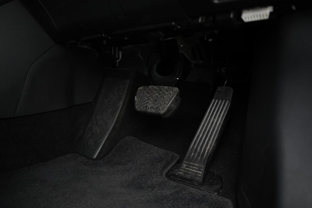 2025 Toyota RAV4 Gxl (AWD) Hybrid, Automatic, 13051 km, Pedals and Footmat