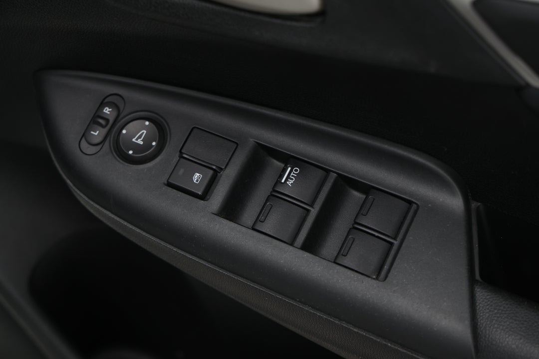 2017 Honda Jazz Vti, Automatic, 148691 km, Drivers Side Door Panel Controls