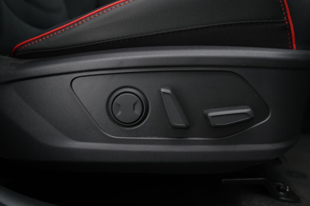 2025 Hyundai Tucson Premium N Line Hybrid (AWD), Automatic, 4403 km, Drivers Side Adjustment Panel