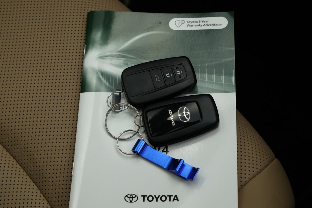 2025 Toyota RAV4 Cruiser (2WD) Hybrid, Automatic, 9889 km, Key Close-up