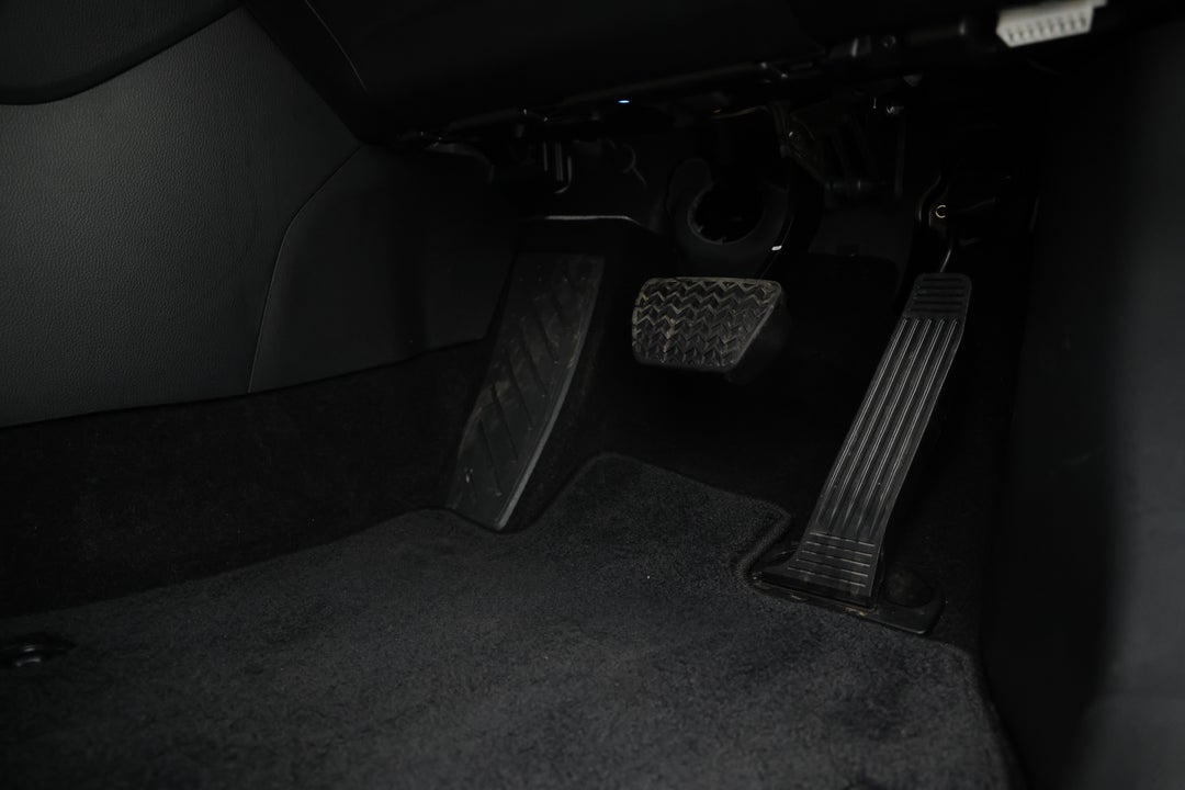 2025 Toyota RAV4 Cruiser (2WD) Hybrid, Automatic, 9889 km, Pedals and Footmat