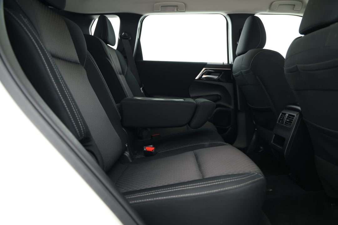 2024 Mitsubishi Outlander Es 7 Seat (2WD), Automatic, 52177 km, Right Side Rear Door Cabin View