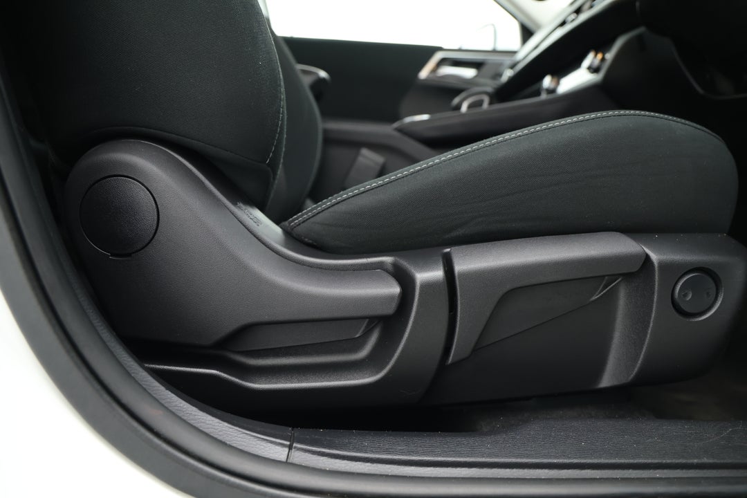 2024 Mitsubishi Outlander Es 7 Seat (2WD), Automatic, 52177 km, Drivers Side Adjustment Panel