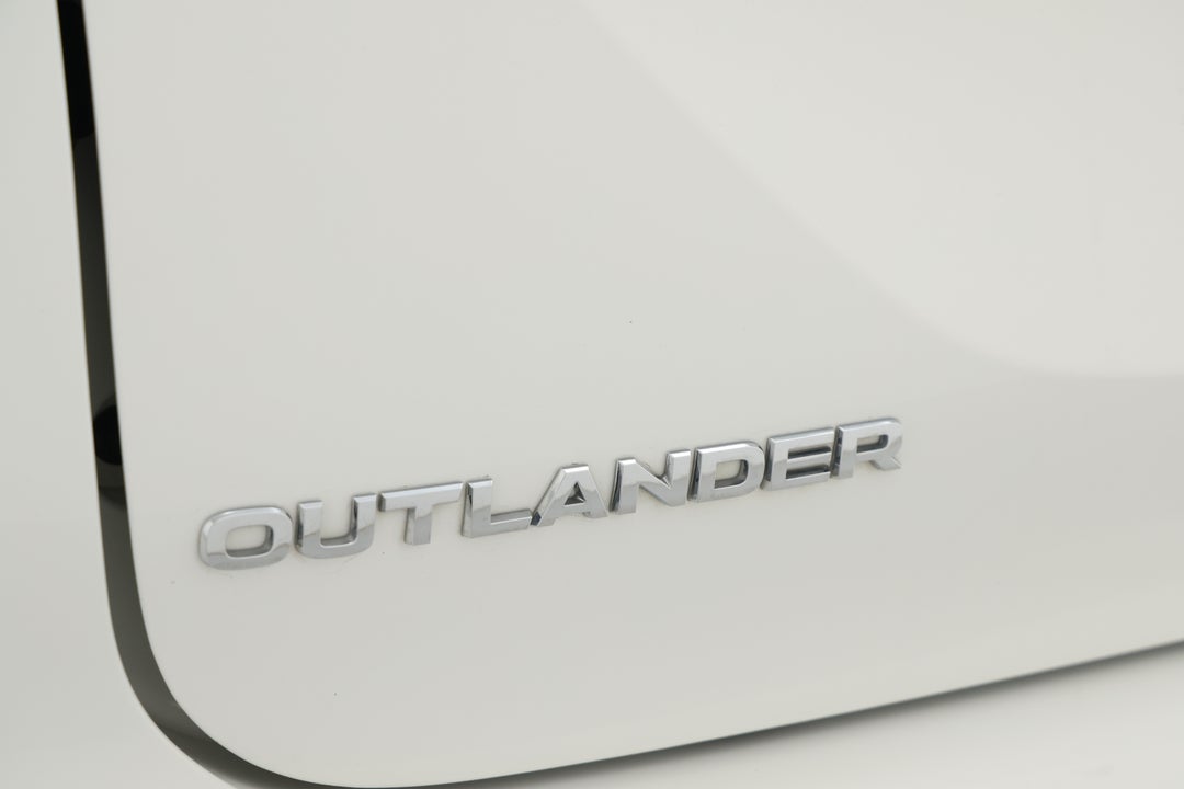 2024 Mitsubishi Outlander Es 7 Seat (2WD), Automatic, 52177 km, Badge (Boot Left Side)