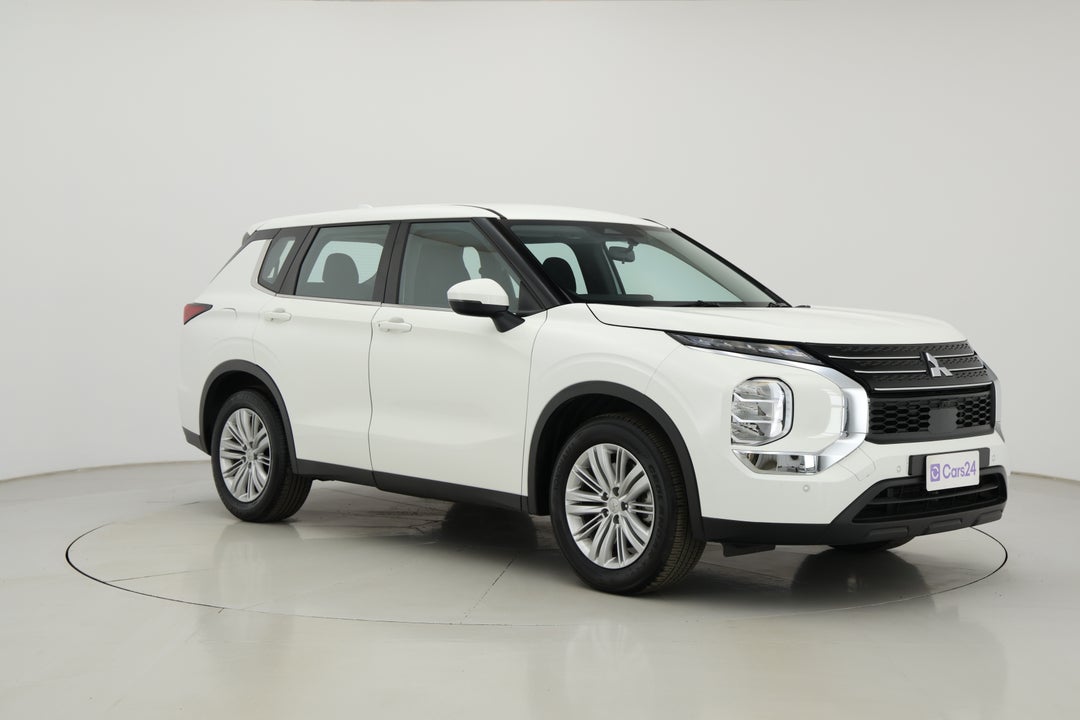 2024 Mitsubishi Outlander Es 7 Seat (2WD), Automatic, 52177 km, Right Front Diagonal (45- Degree) View