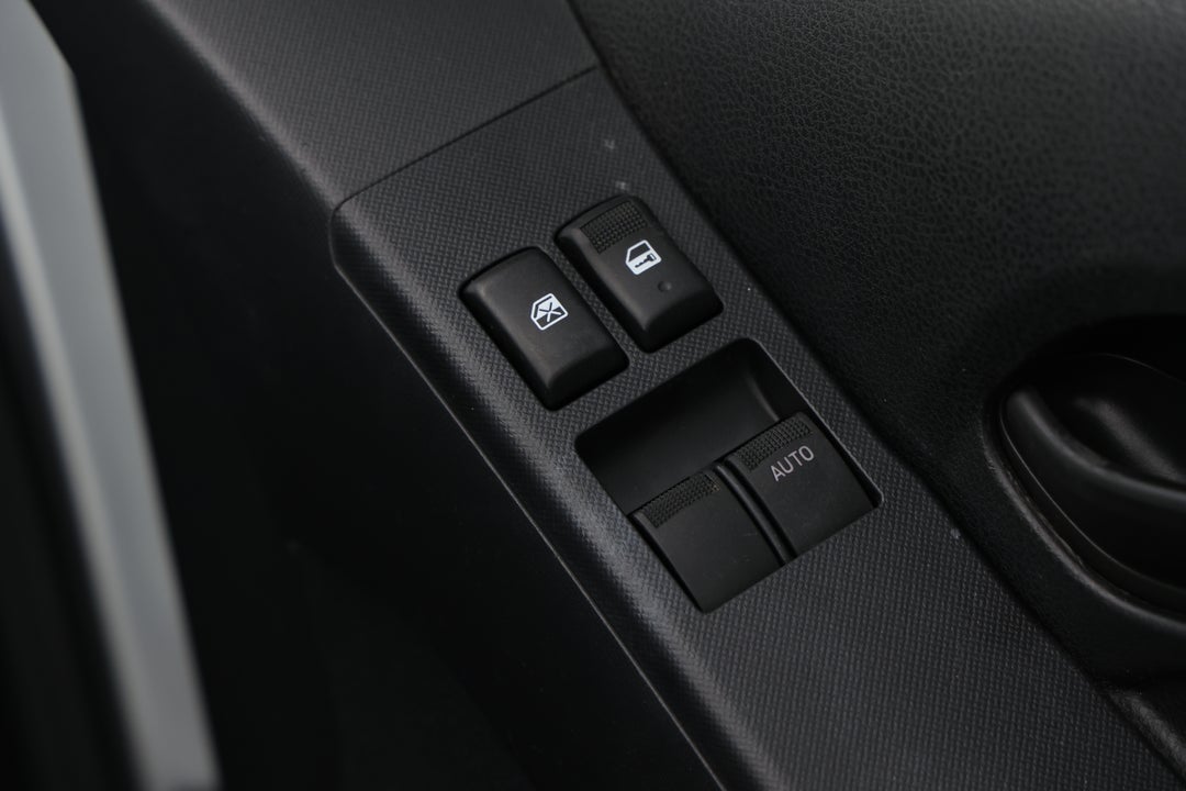 2018 Isuzu D-MAX Sx Hi-ride (4x2), Automatic, 89868 km, Drivers Side Door Panel Controls