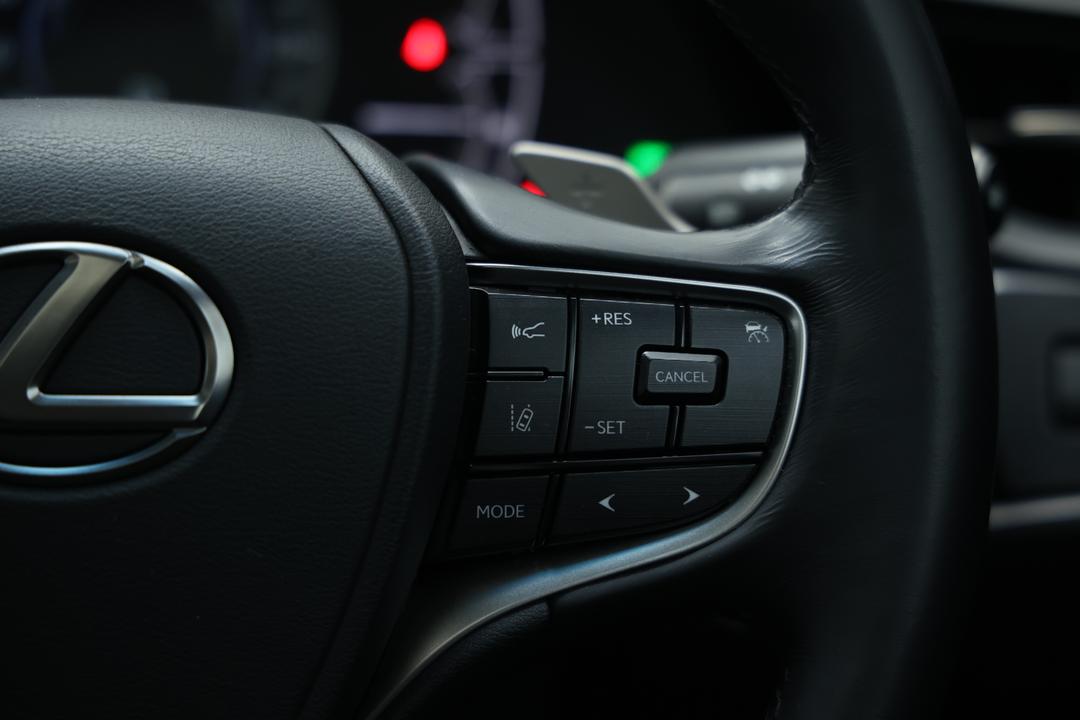 2023 Lexus Es300h Luxury (hybrid), Automatic, 42447 km, Cruise Control