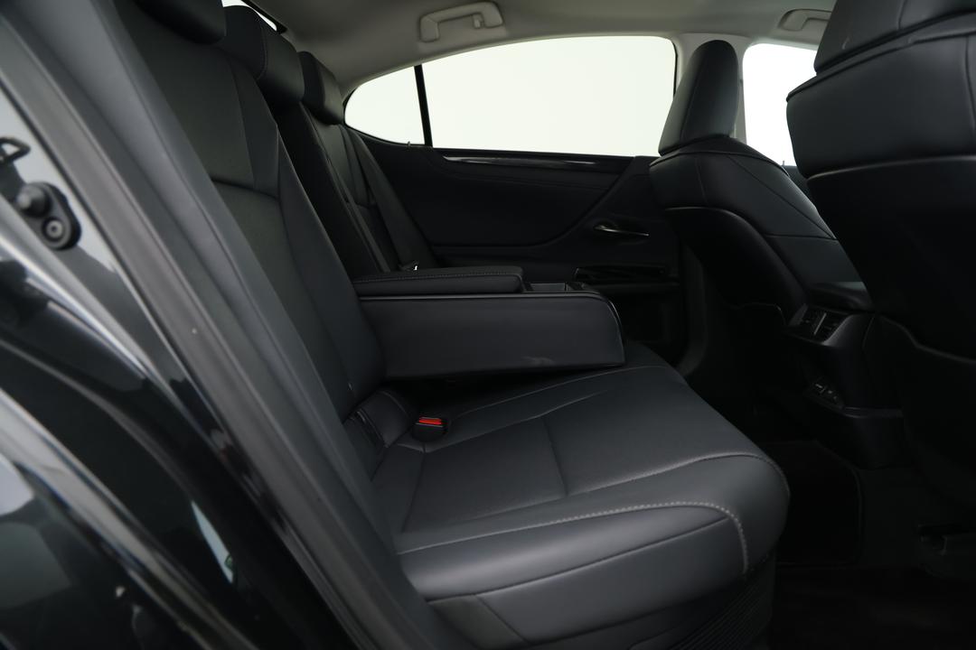 2023 Lexus Es300h Luxury (hybrid), Automatic, 42447 km, Right Side Rear Door Cabin View