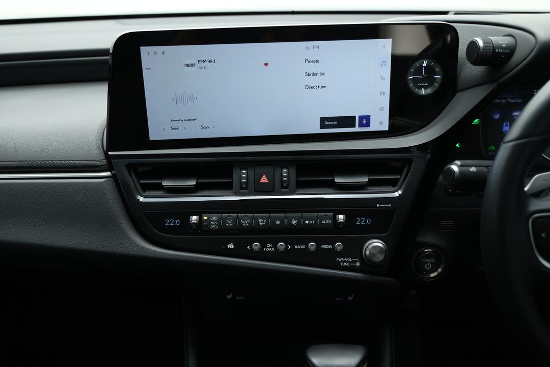 2023 Lexus Es300h Luxury (hybrid), Automatic, 42447 km, Center Console