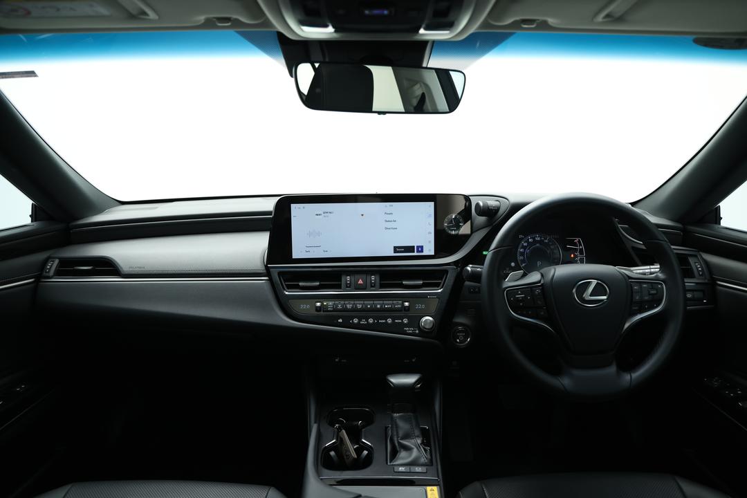 2023 Lexus Es300h Luxury (hybrid), Automatic, 42447 km, Dashboard View
