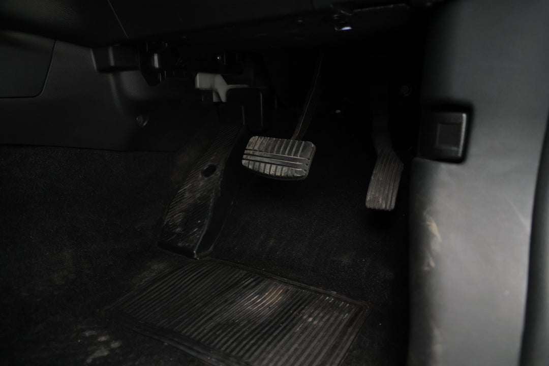 2019 Mitsubishi Outlander Ls 7 Seat (2WD), Automatic, 53949 km, Pedals and Footmat