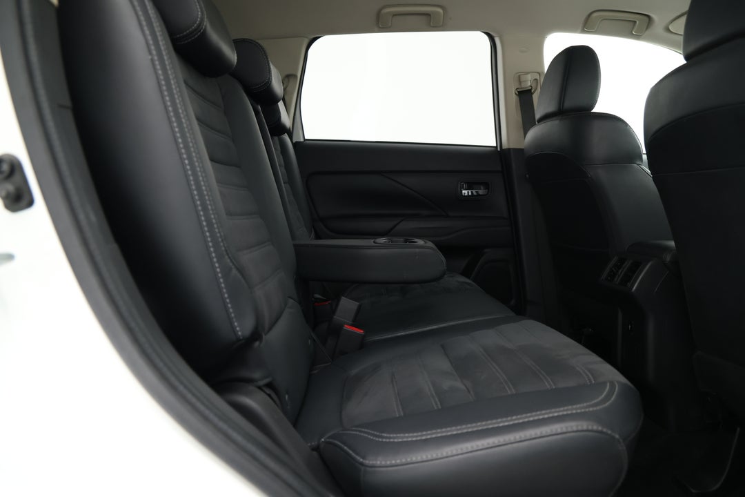 2019 Mitsubishi Outlander Ls 7 Seat (2WD), Automatic, 53949 km, Right Side Rear Door Cabin View