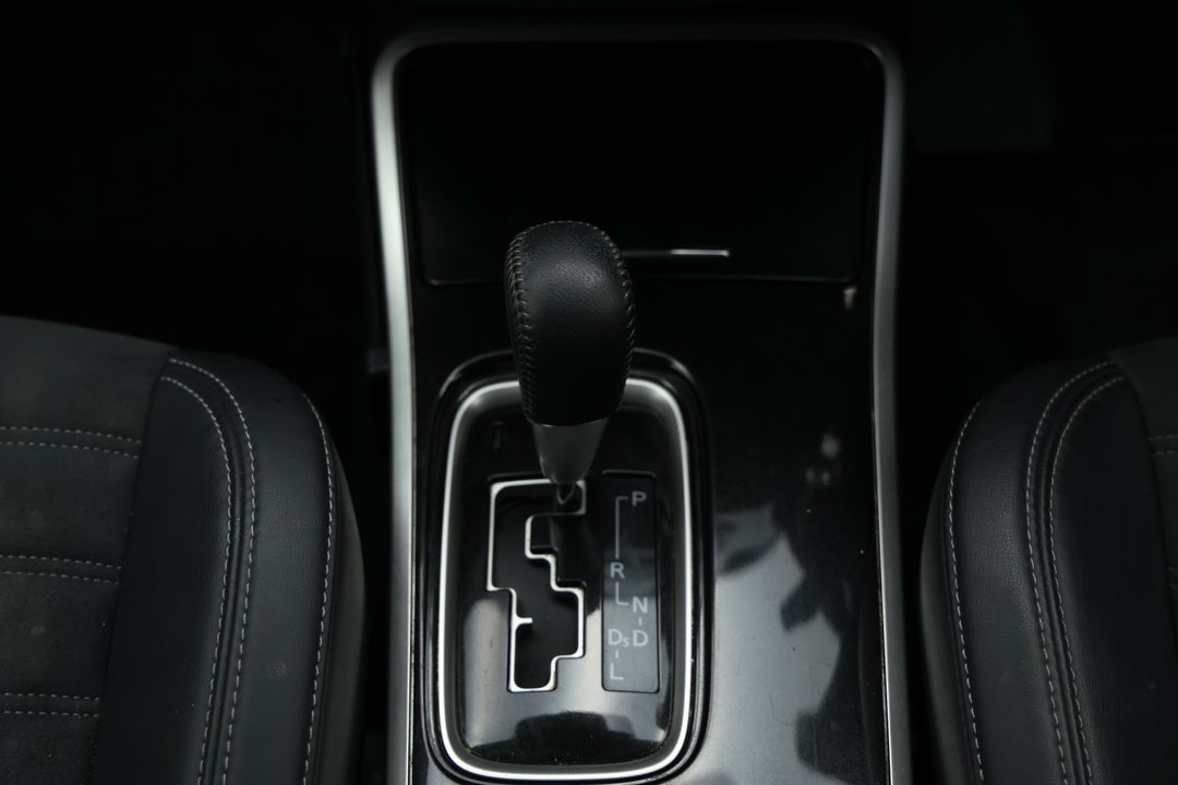 2019 Mitsubishi Outlander Ls 7 Seat (2WD), Automatic, 53949 km, Gear Lever 