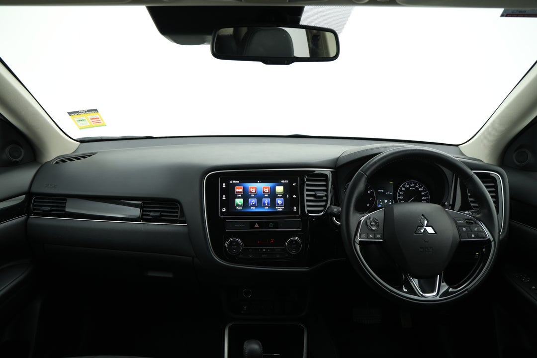 2019 Mitsubishi Outlander Ls 7 Seat (2WD), Automatic, 53949 km, Dashboard View