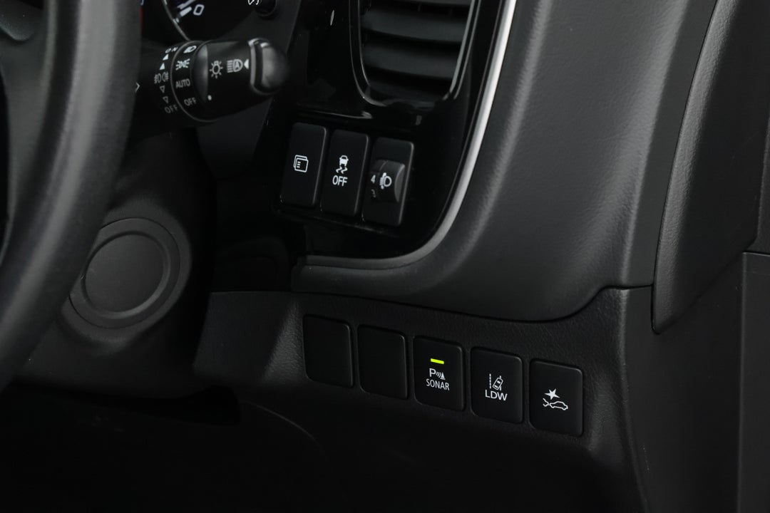 2019 Mitsubishi Outlander Ls 7 Seat (2WD), Automatic, 53949 km, Utility Switches/Buttons