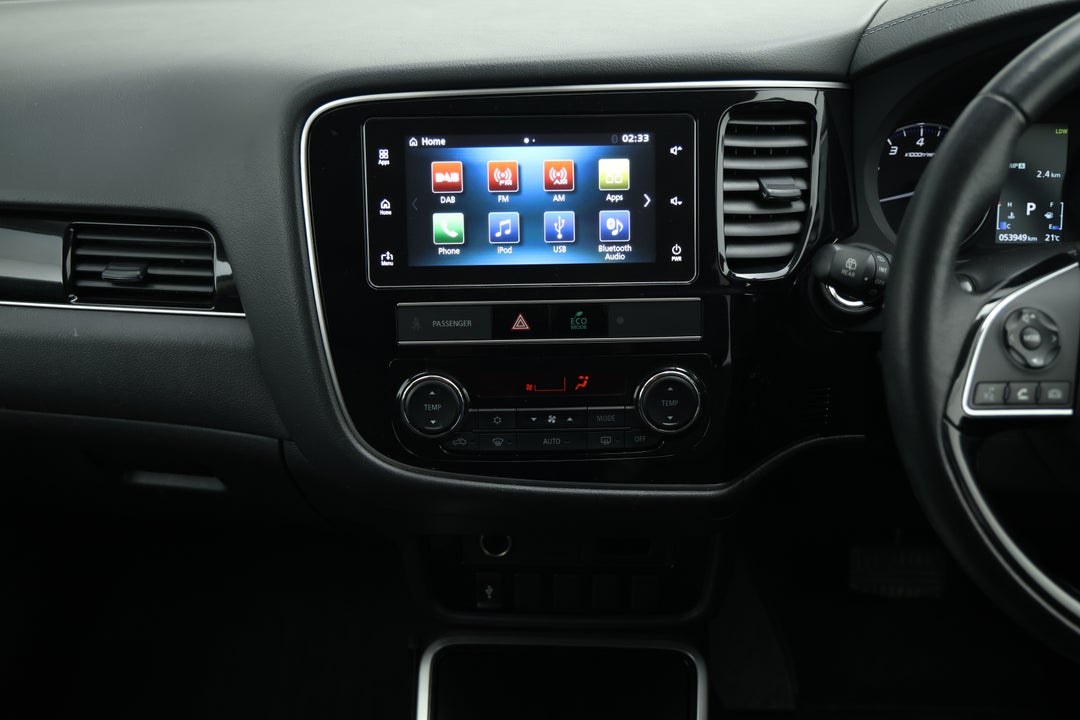 2019 Mitsubishi Outlander Ls 7 Seat (2WD), Automatic, 53949 km, Center Console