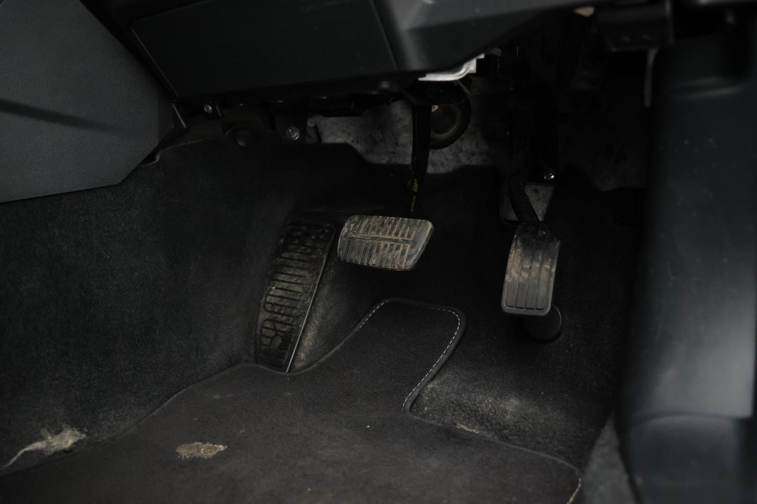 2018 Subaru Forester 2.5i (AWD), Automatic, 111095 km, Pedals and Footmat