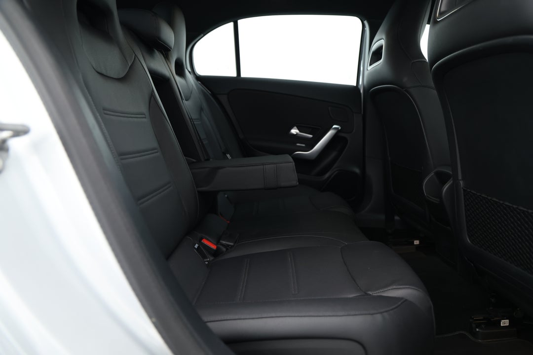 2018 Mercedes-benz A200 A200, Automatic, 40509 km, Right Side Rear Door Cabin View