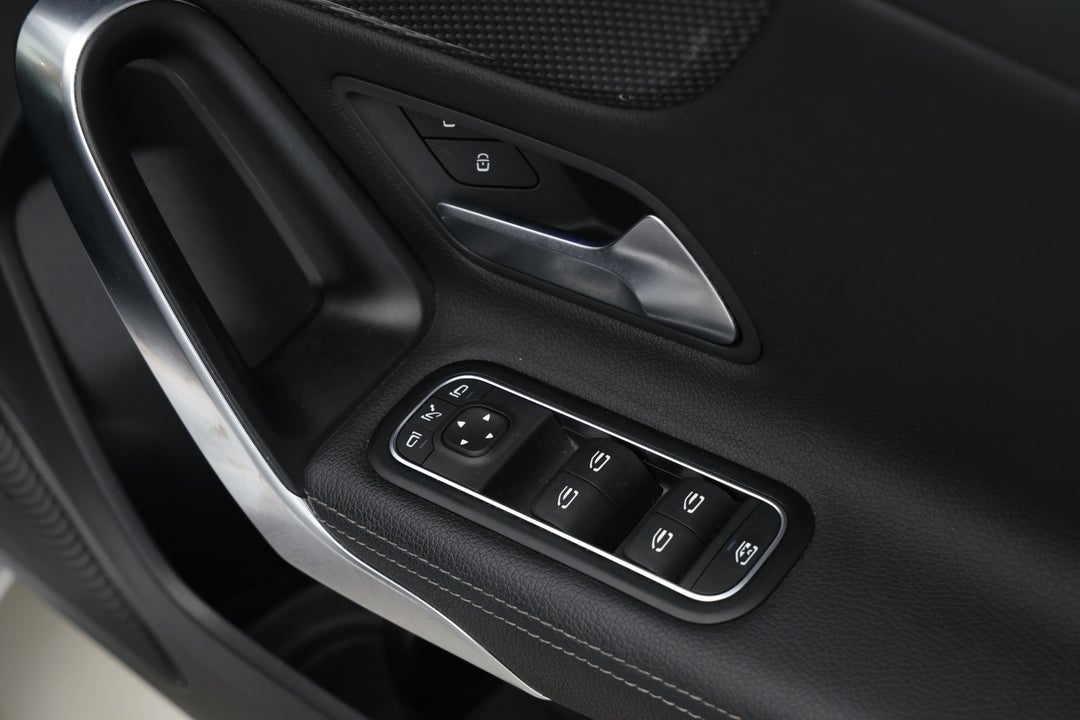 2018 Mercedes-benz A200 A200, Automatic, 40509 km, Drivers Side Door Panel Controls