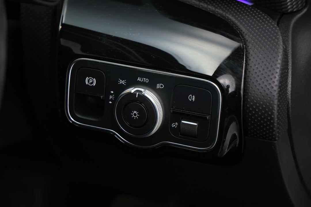 2018 Mercedes-benz A200 A200, Automatic, 40509 km, Utility Switches/Buttons