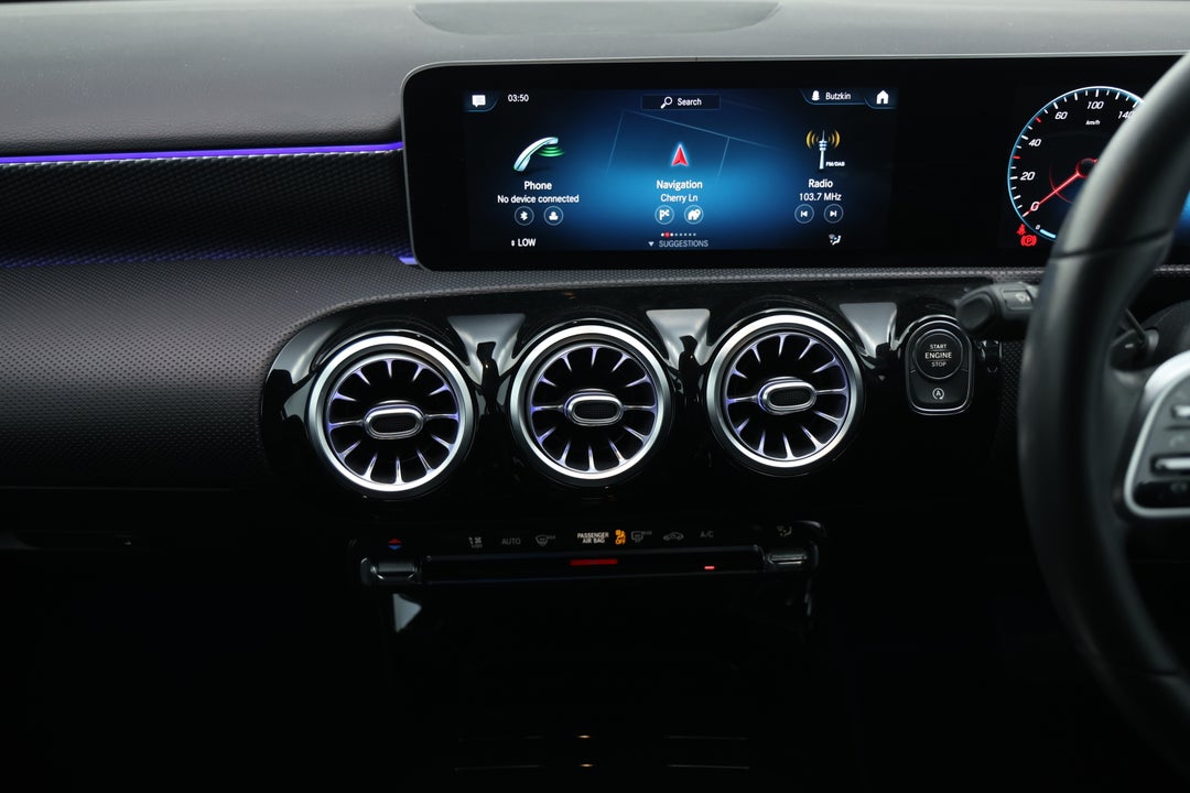 2018 Mercedes-benz A200 A200, Automatic, 40509 km, Center Console