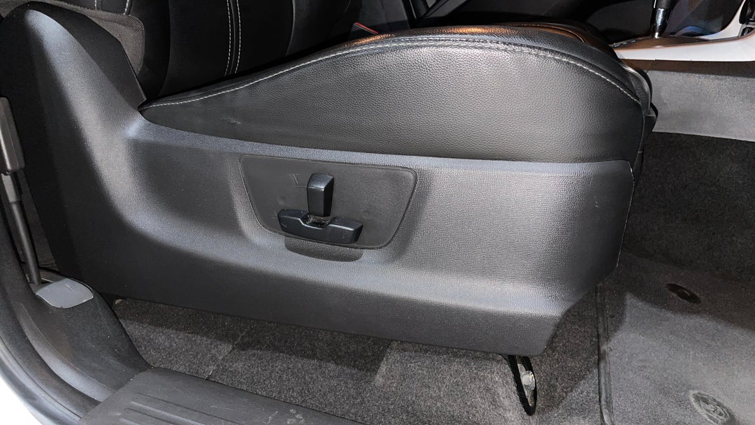 2019 Holden Trailblazer Ltz (4x4), Automatic, 110022 km, Drivers Side Adjustment Panel