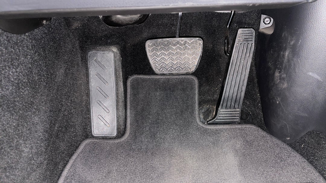 2023 Toyota Camry Ascent Hybrid, Automatic, 35467 km, Pedals and Footmat