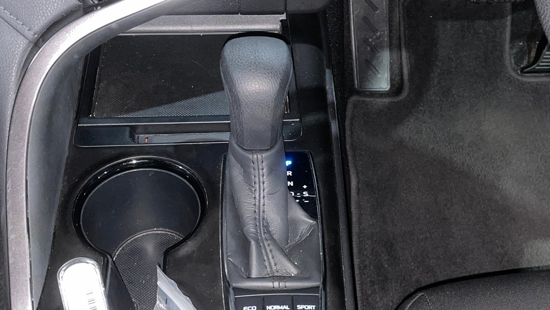 2023 Toyota Camry Ascent Hybrid, Automatic, 35467 km, Gear Lever 