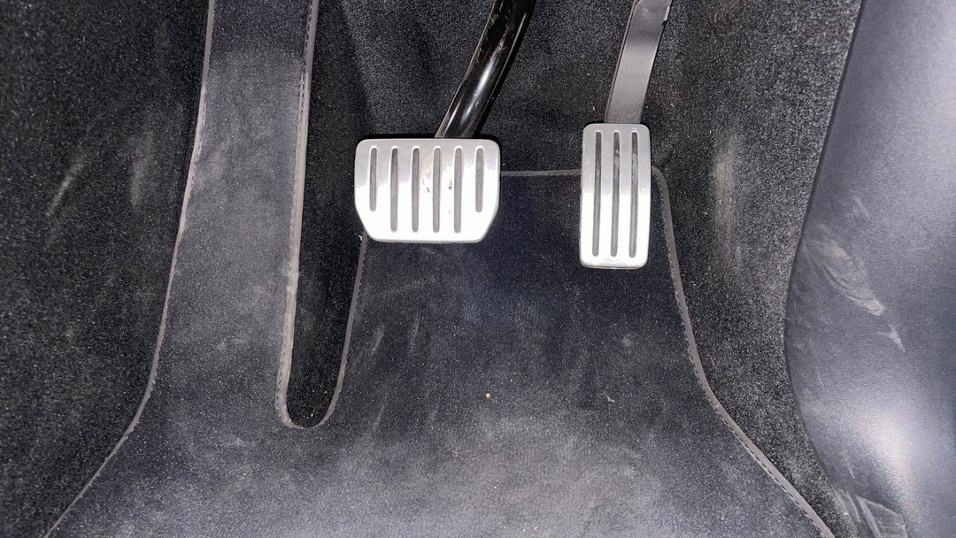 2023 Tesla Model Y Performance, Automatic, 32376 km, Pedals and Footmat