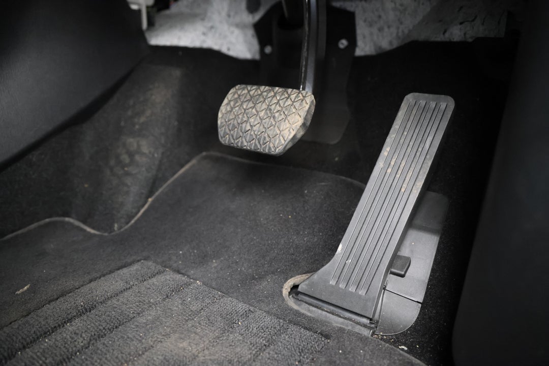 2025 Mazda CX-5 G25 Touring (AWD), Automatic, 13587 km, Pedals and Footmat