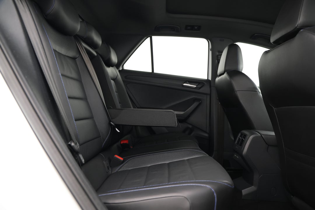 2023 Volkswagen T-roc R, Automatic, 59953 km, Right Side Rear Door Cabin View