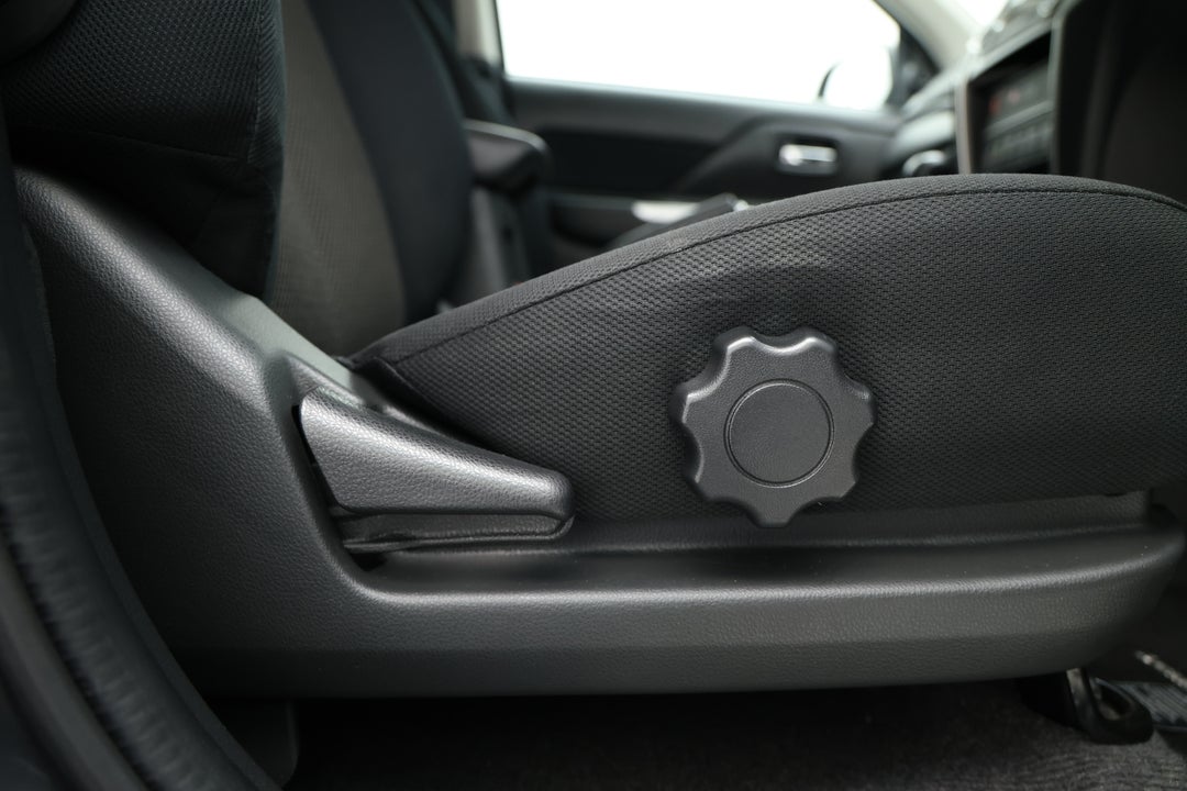 2019 Mitsubishi Triton Gls (4x4), Automatic, 106763 km, Drivers Side Adjustment Panel