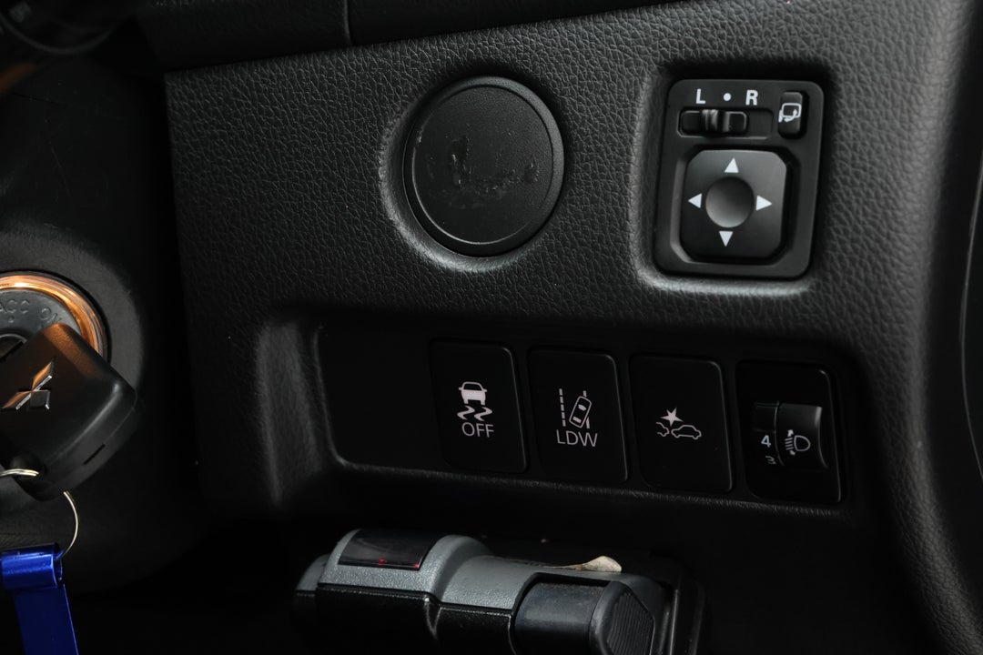 2019 Mitsubishi Triton Gls (4x4), Automatic, 106763 km, Utility Switches/Buttons