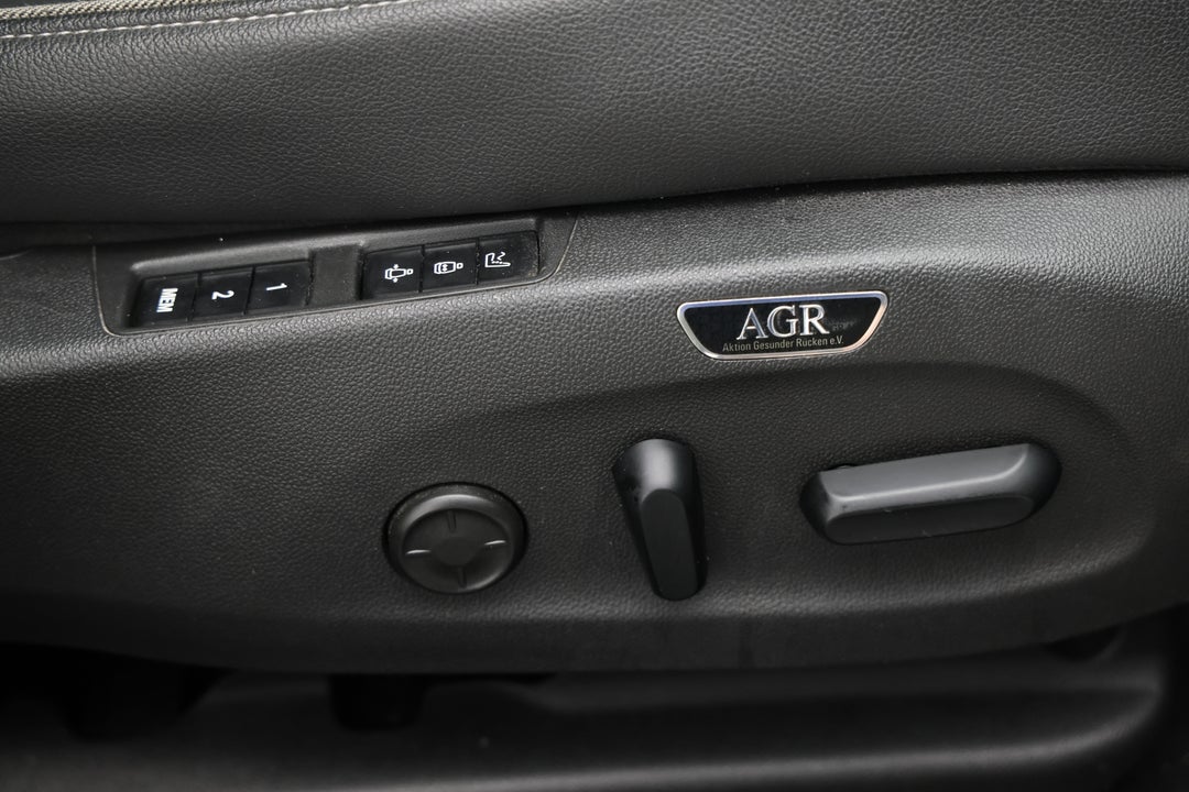 2018 Holden Commodore Vxr, Automatic, 116696 km, Drivers Side Adjustment Panel