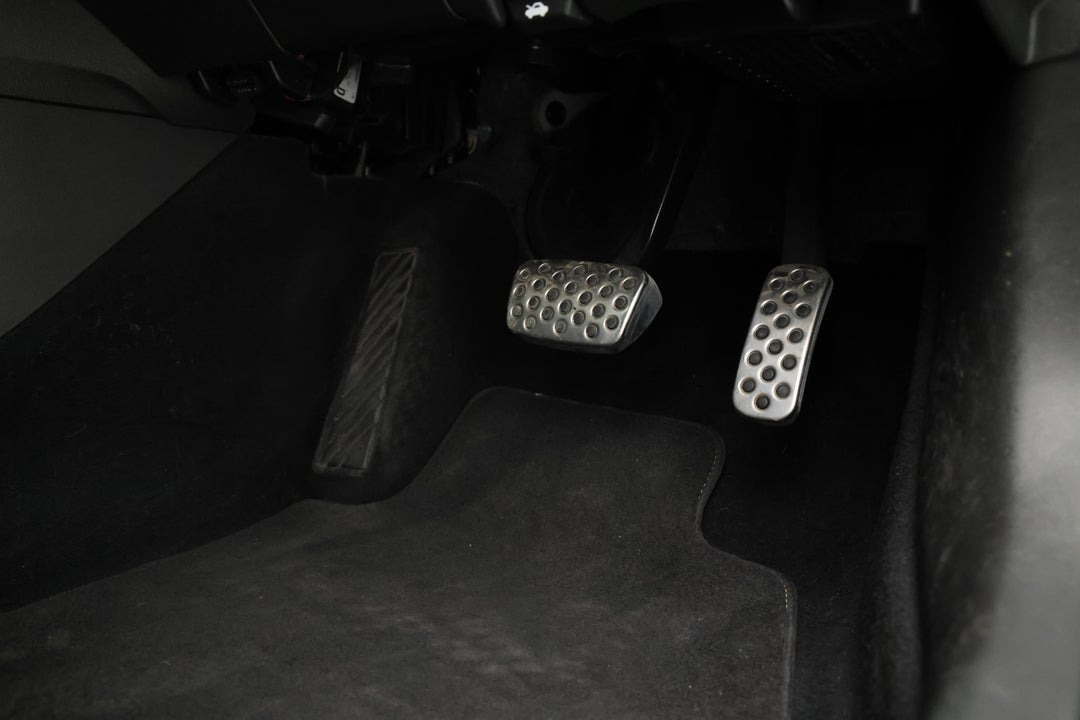 2018 Holden Commodore Vxr, Automatic, 116696 km, Pedals and Footmat