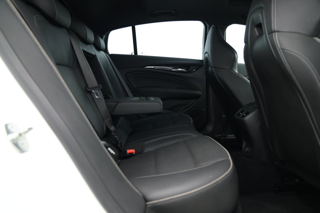 2018 Holden Commodore Vxr, Automatic, 116696 km, Right Side Rear Door Cabin View