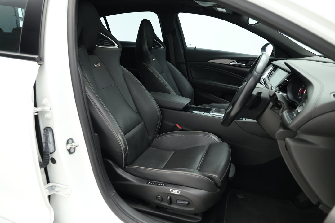 2018 Holden Commodore Vxr, Automatic, 116696 km, Right Side Front Door Cabin View