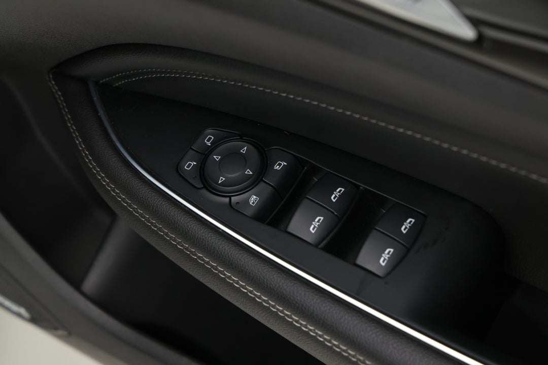 2018 Holden Commodore Vxr, Automatic, 116696 km, Drivers Side Door Panel Controls