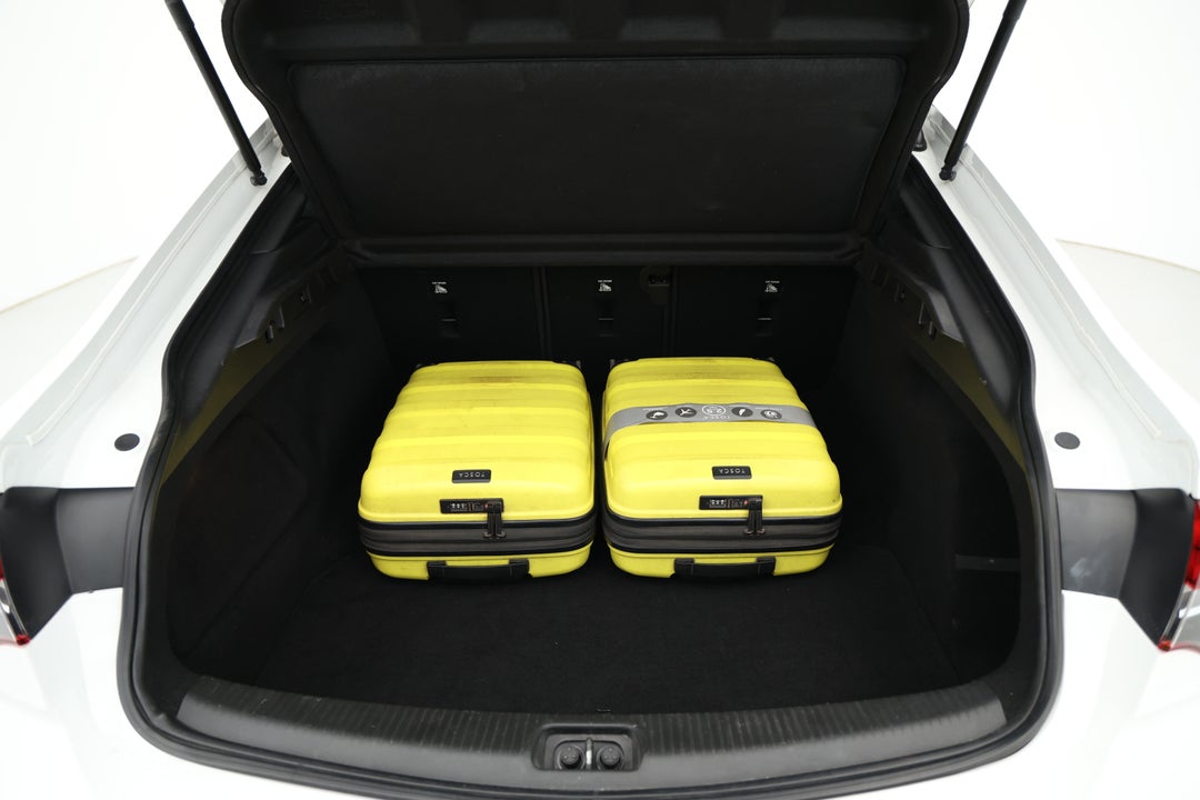 2018 Holden Commodore Vxr, Automatic, 116696 km, Boot Inside View with Luggage