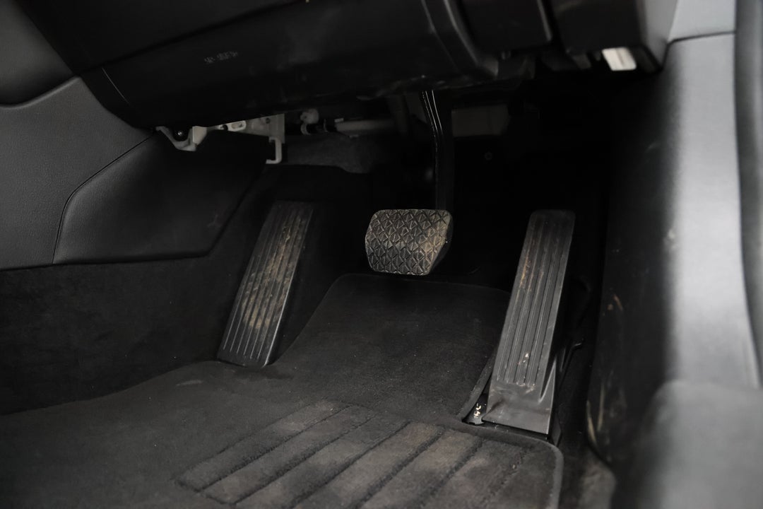 2024 Mazda 3 G20 Evolve, Automatic, 17815 km, Pedals and Footmat