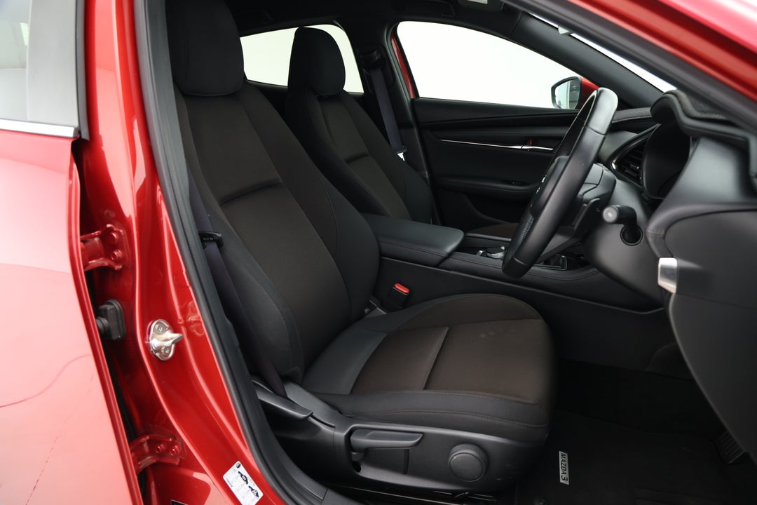 2024 Mazda 3 G20 Evolve, Automatic, 17815 km, Right Side Front Door Cabin View