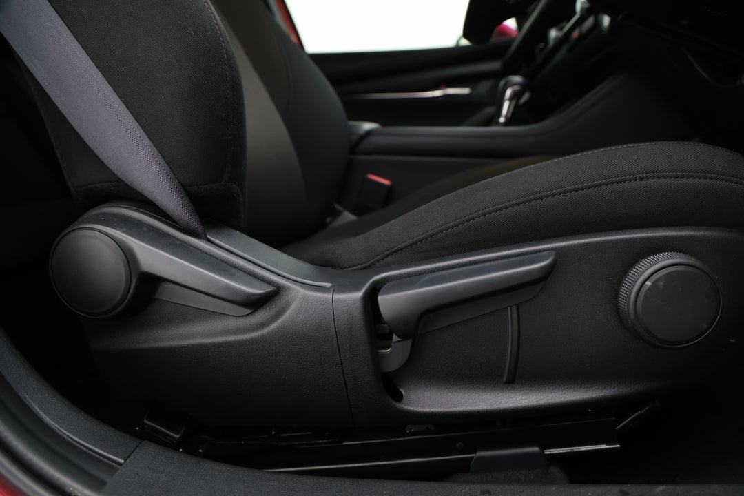 2024 Mazda 3 G20 Evolve, Automatic, 17815 km, Drivers Side Adjustment Panel