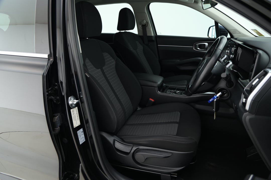 2023 Kia Sorento S 7 Seat, Automatic, 27993 km, Right Side Front Door Cabin View
