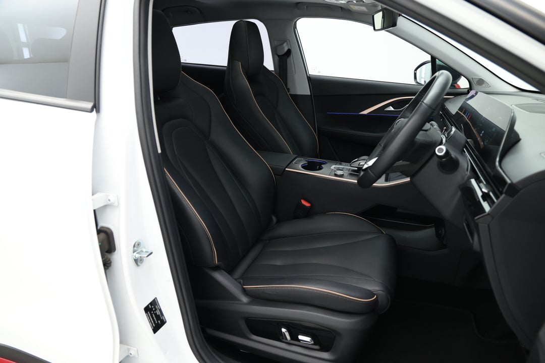 2023 Chery Omoda 5 Ex (high Version), Automatic, 44472 km, Right Side Front Door Cabin View