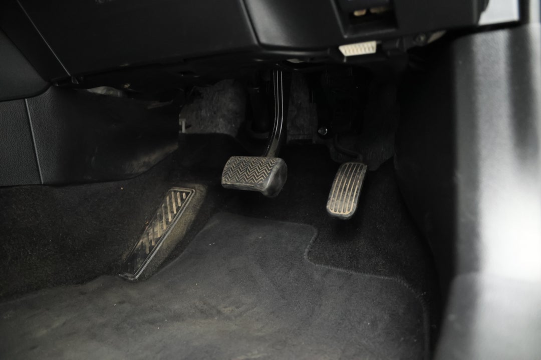 2020 Toyota Corolla Ascent Sport Hybrid, Automatic, 107436 km, Pedals and Footmat