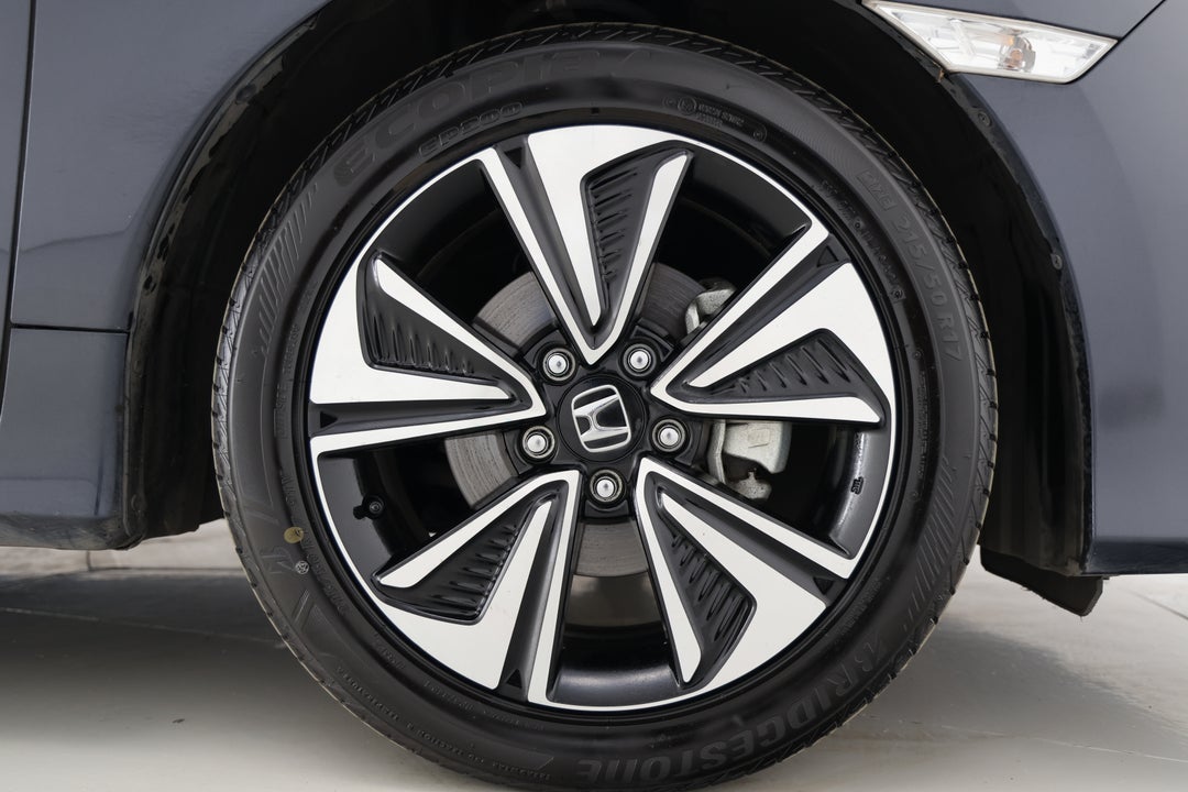 2017 Honda Civic Vti-lx, Automatic, 45080 km, Right Front Wheel