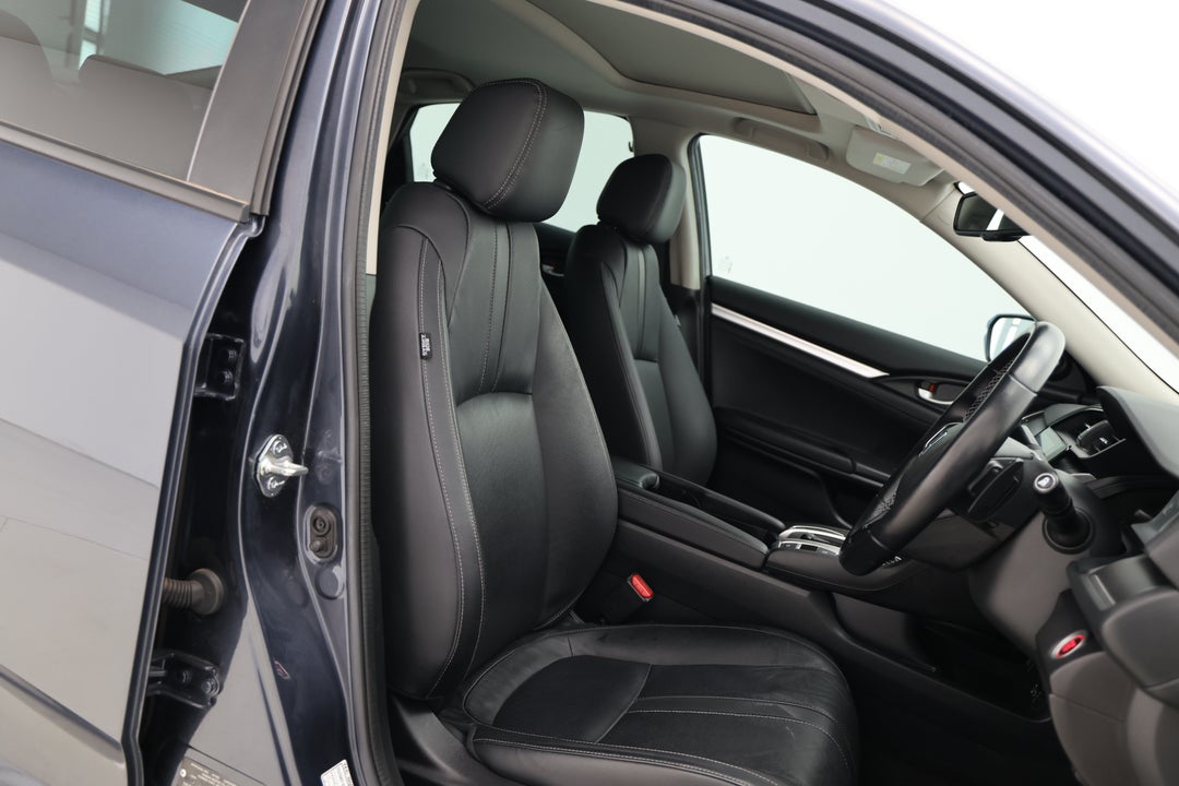 2017 Honda Civic Vti-lx, Automatic, 45080 km, Right Side Front Door Cabin View